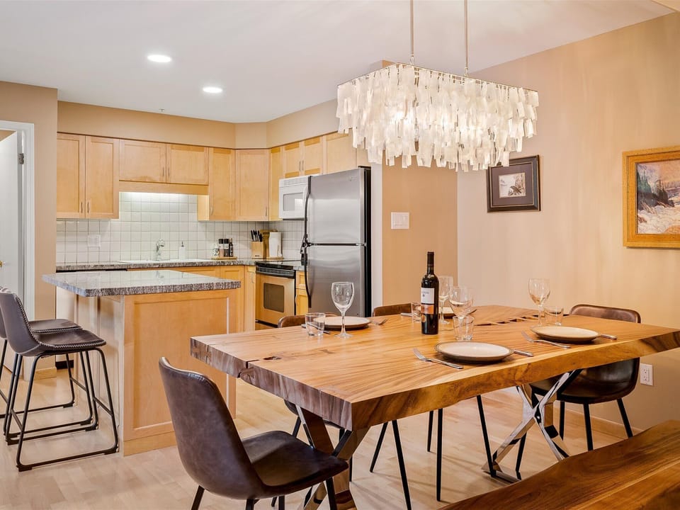 Dining Room/Kitchen - Fully stocked kitchen perfect for entertaining