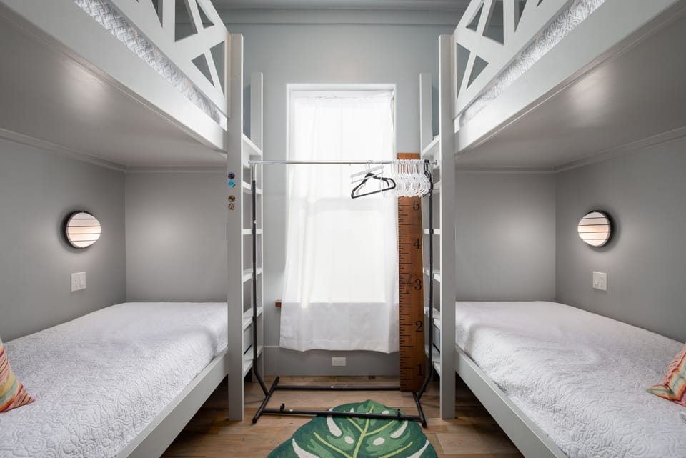 Bedroom 5 features 2x bunk beds.