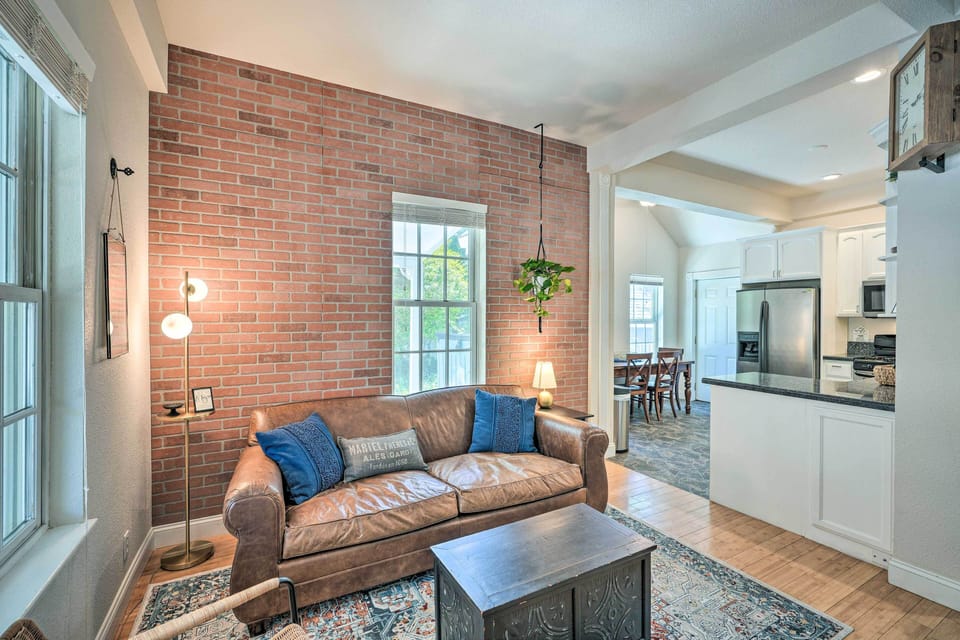 Living Room | Free WiFi