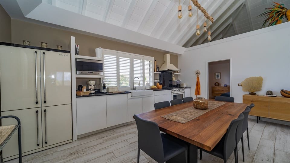 Kitchen & Dining Area