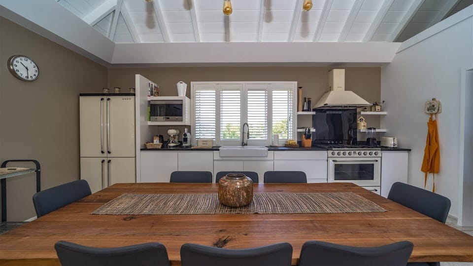 Kitchen & Dining Area