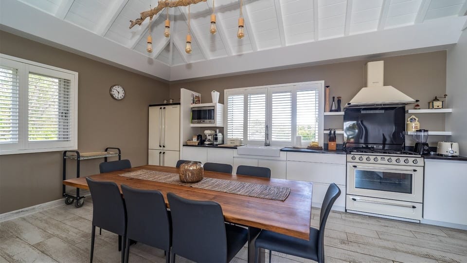 Kitchen & Dining Area