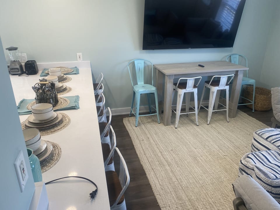 Sitting area/kitchen counter