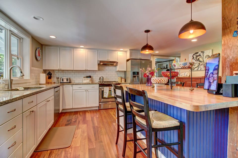 Kitchen is fully stocked with everything you need!