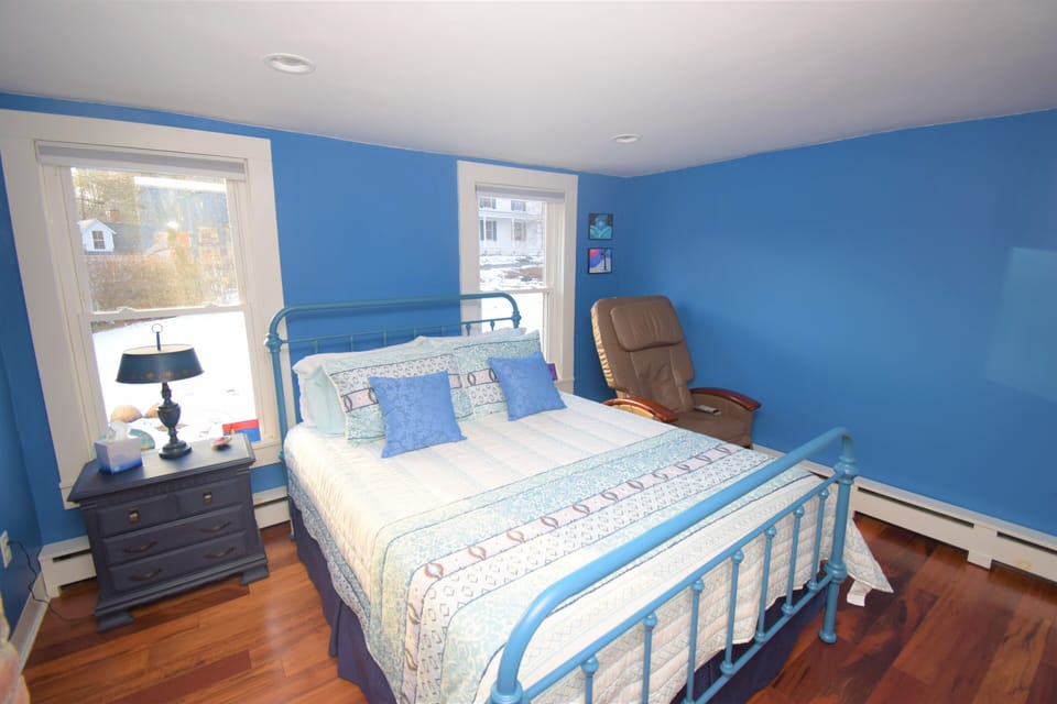 Bedroom # 5. Queen Bed. Main Floor. 