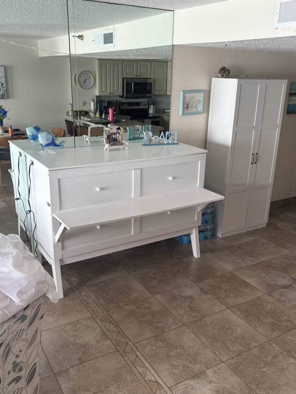 Queen Murphy bed / Work Desk
