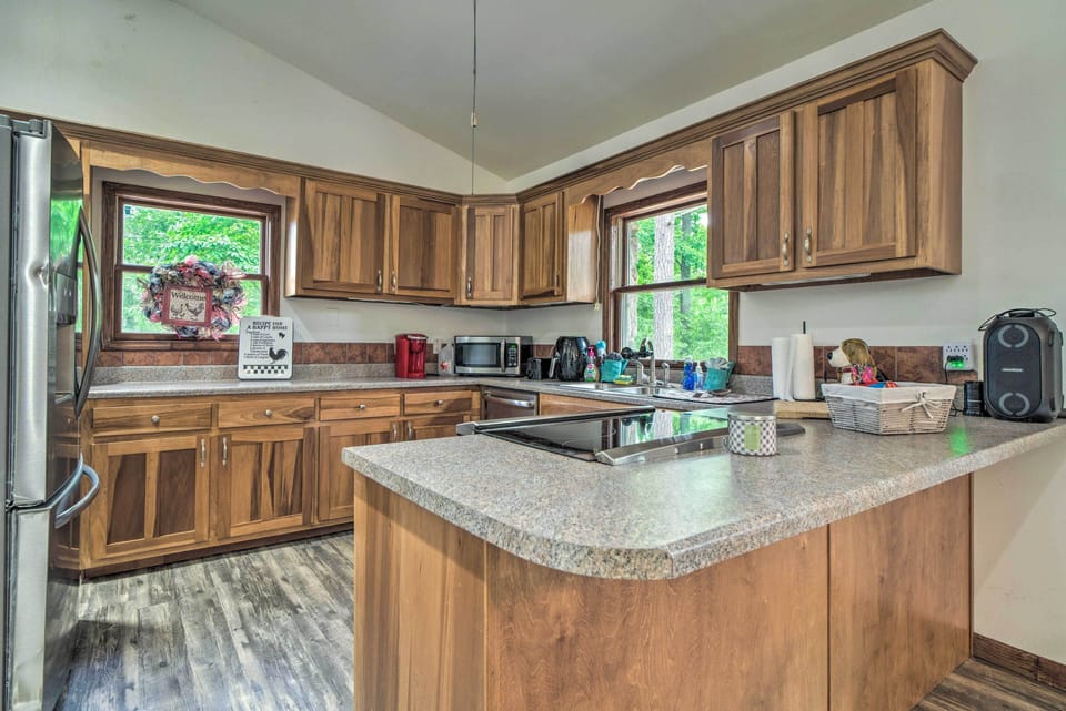Kitchen | Cooking Basics | Paper Towels/Trash Bags Provided