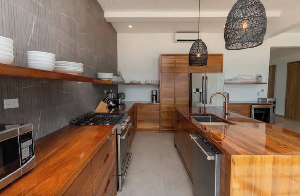 Cook Elena will make you breakfast here!