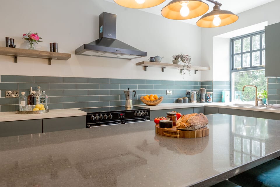 A farmhouse kitchen with a modern twist