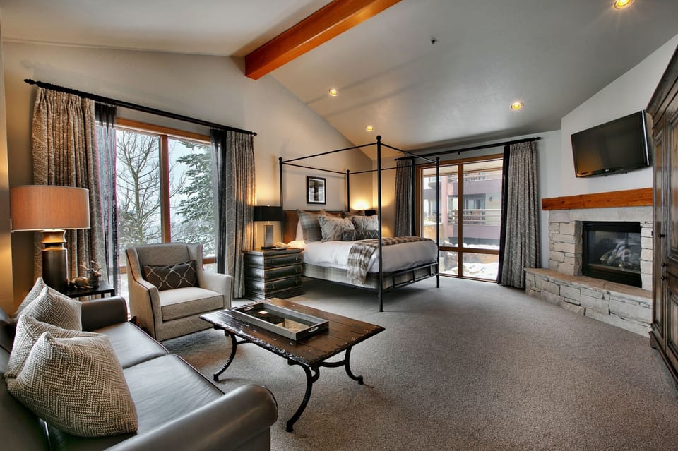 Flooring, Living Room, Room, Indoors, Floor