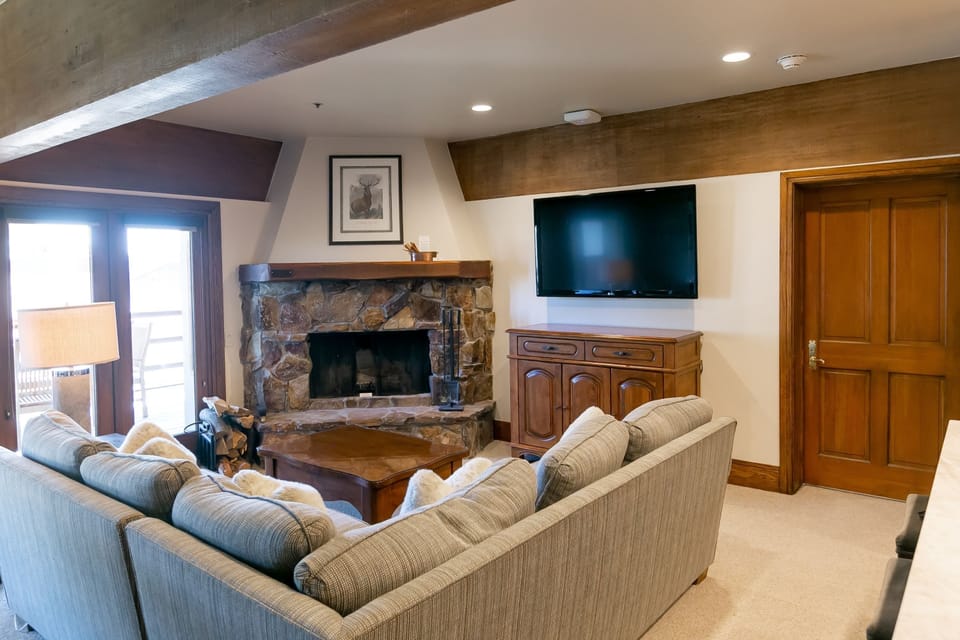 Living Room, Indoors, Room, Fireplace, Couch