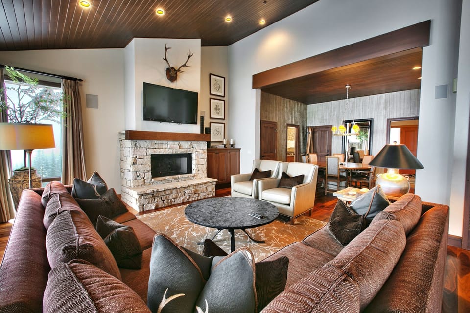 Living Room, Room, Indoors, Couch, Furniture