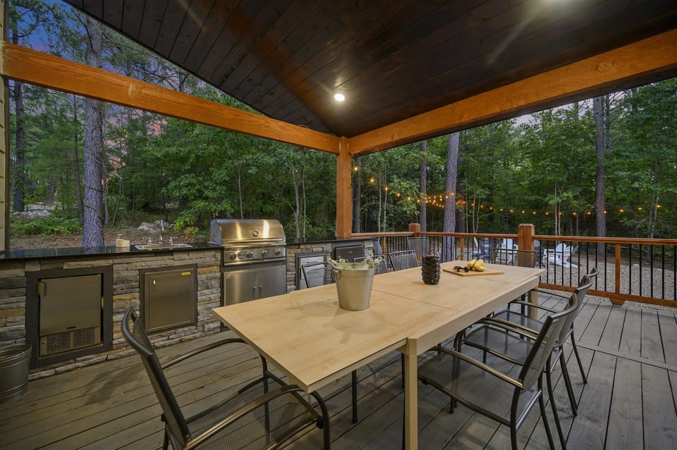 Outdoor kitchen w/ grill and tools ,fridge and sink