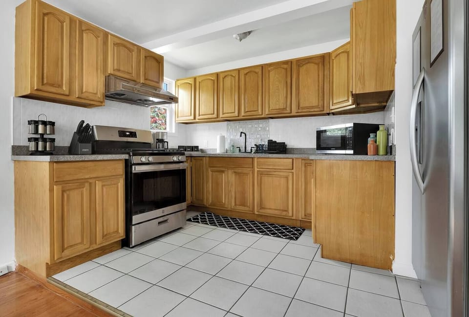 Kitchen with Gas Range & Stove, Coffee, Tea, Sugar, Creamer. Everything you need!