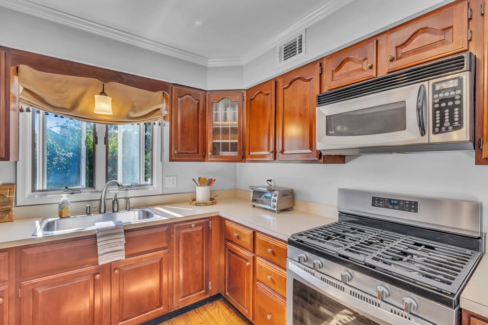 Kitchen w Gas Stove and Microwave
