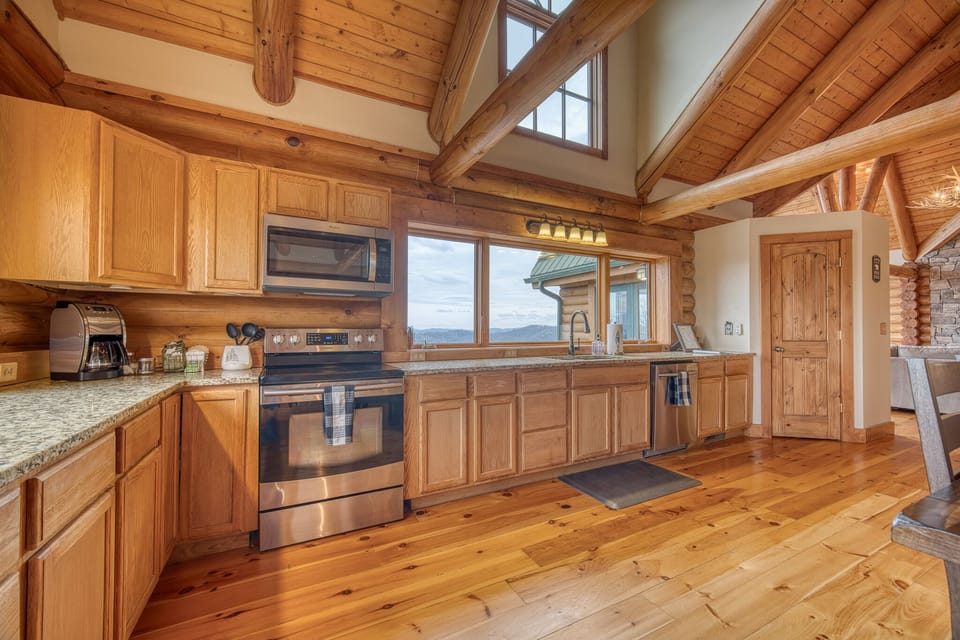 Kitchen Faces those Mountain Views!