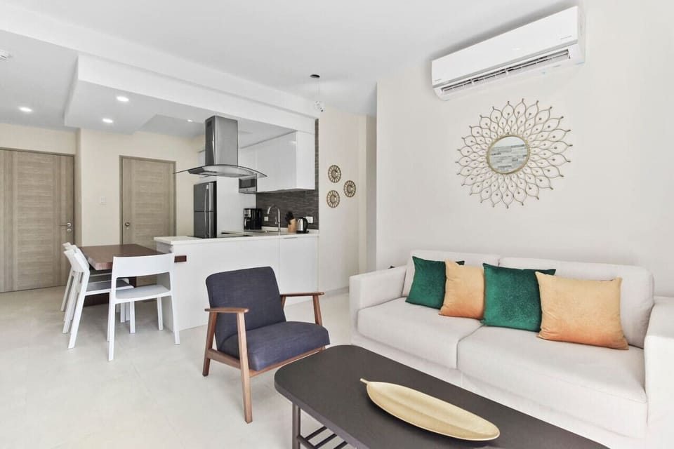 Beautifully decorated spacious condo