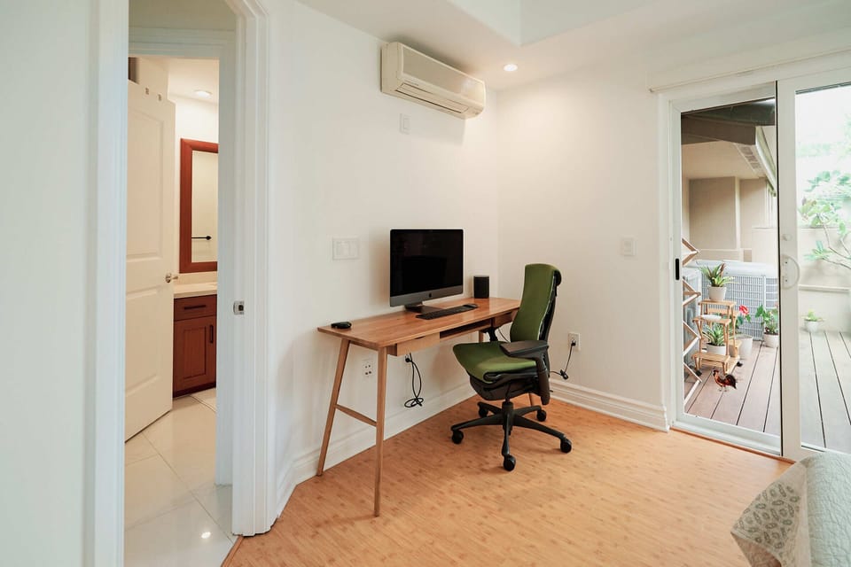 Guest room on ground Floor- Work desk with Herman Miller Chair and Imac monitor