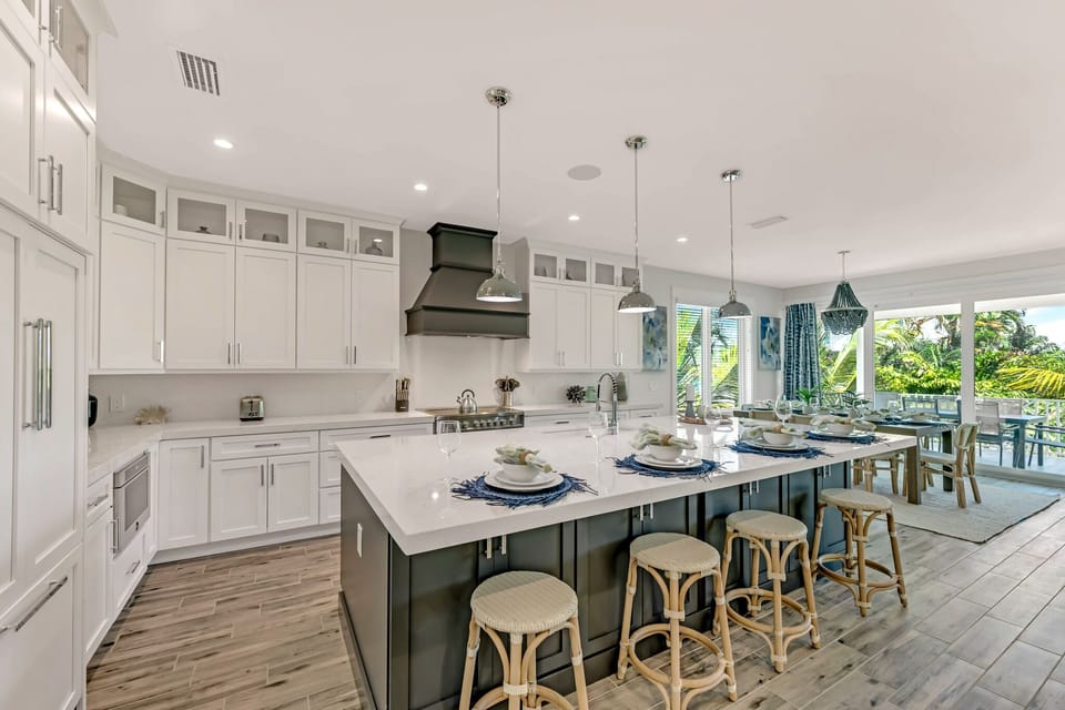 Breakfast Bar - Fully Equipped Kitchen