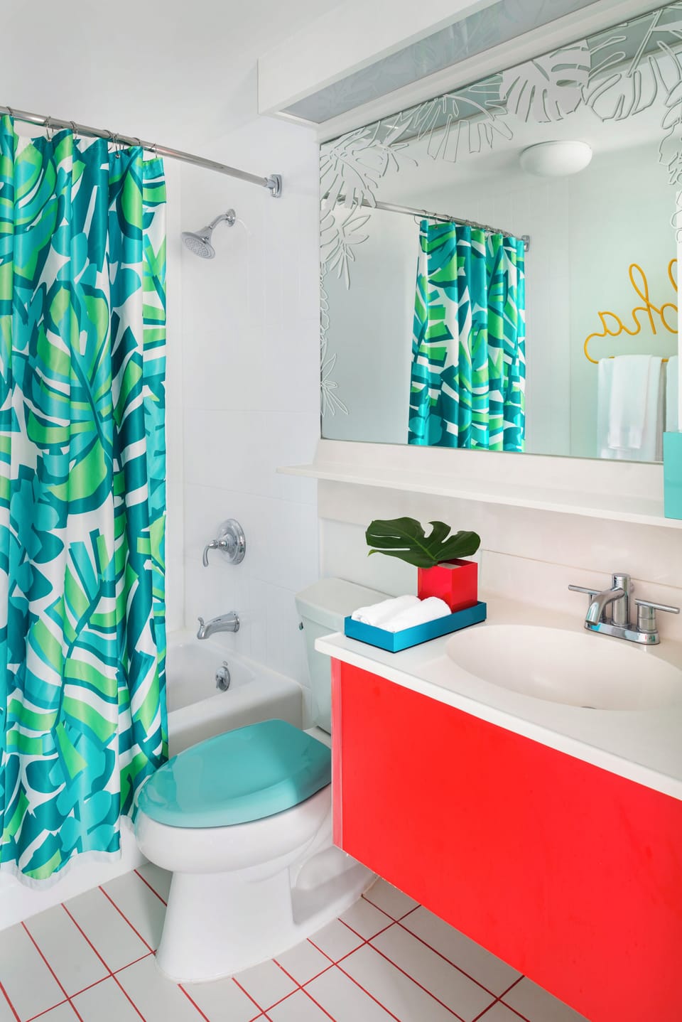 Refresh easily in a crisp bath with playful tropical accents.