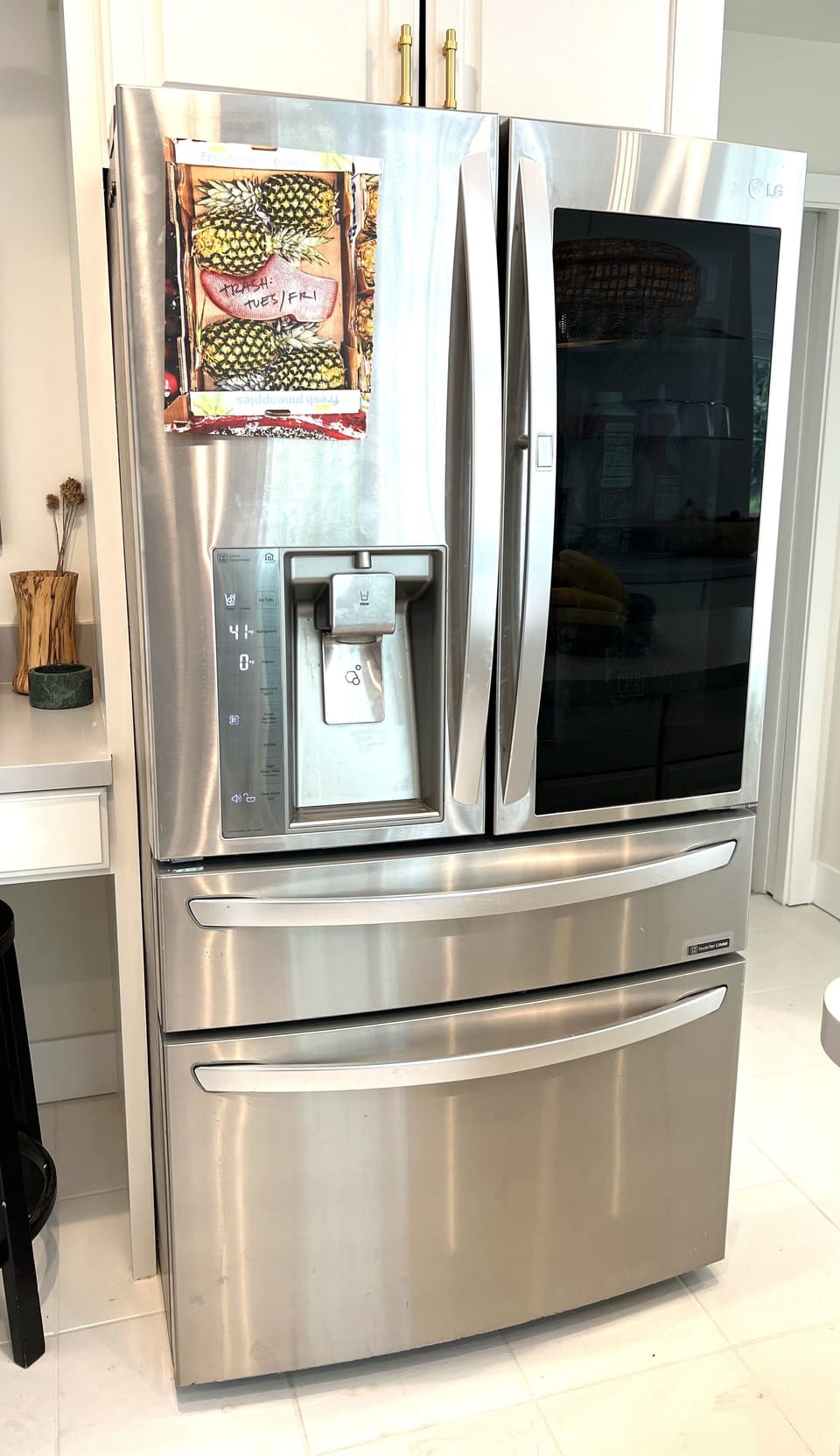 XL Refrigerator with water and Ice through door