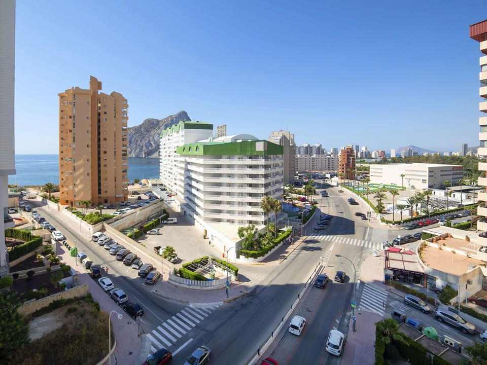 Sky, Car, Building, Daytime, Infrastructure, Vehicle, Urban Design, Neighbourhood, Thoroughfare, Public Space