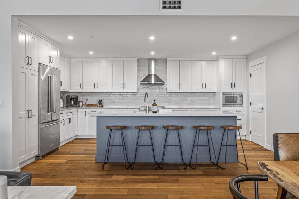Kitchen with island