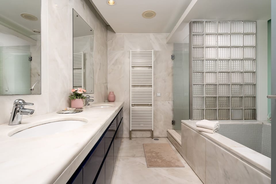 Luxurious Mastersuite bathroom