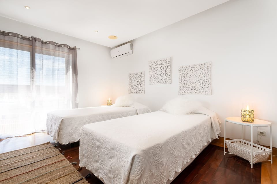 Second suite with single double bed 90x180cm