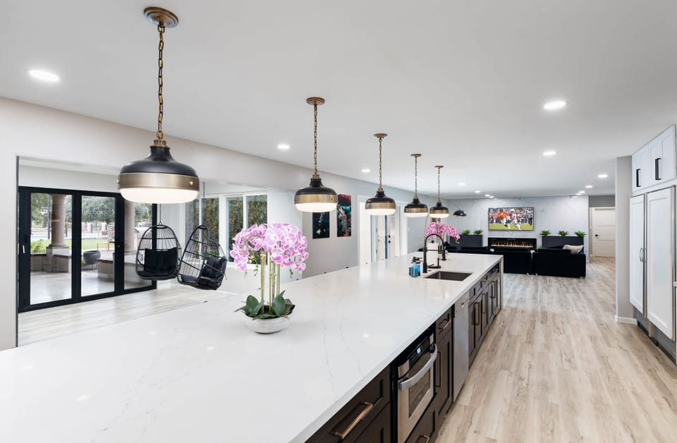 Wide open layout perfect for enteraining