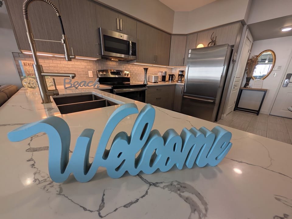 Kitchen - quartz countertop