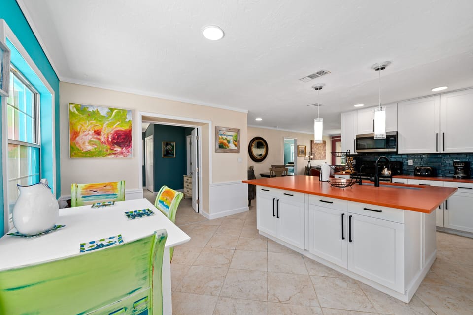 Kitchen and breakfast nook