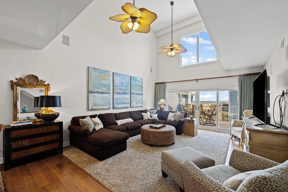 Great Room with View of the Beach & Balcony