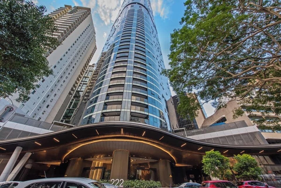 The building ~ Skytower!