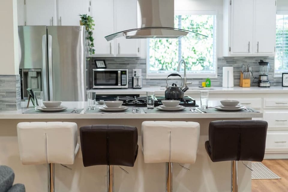 KITCHEN/DINING AREA -- View 3D Virtual Tour of the Property Here: https://tinyurl.com/5n97ur27