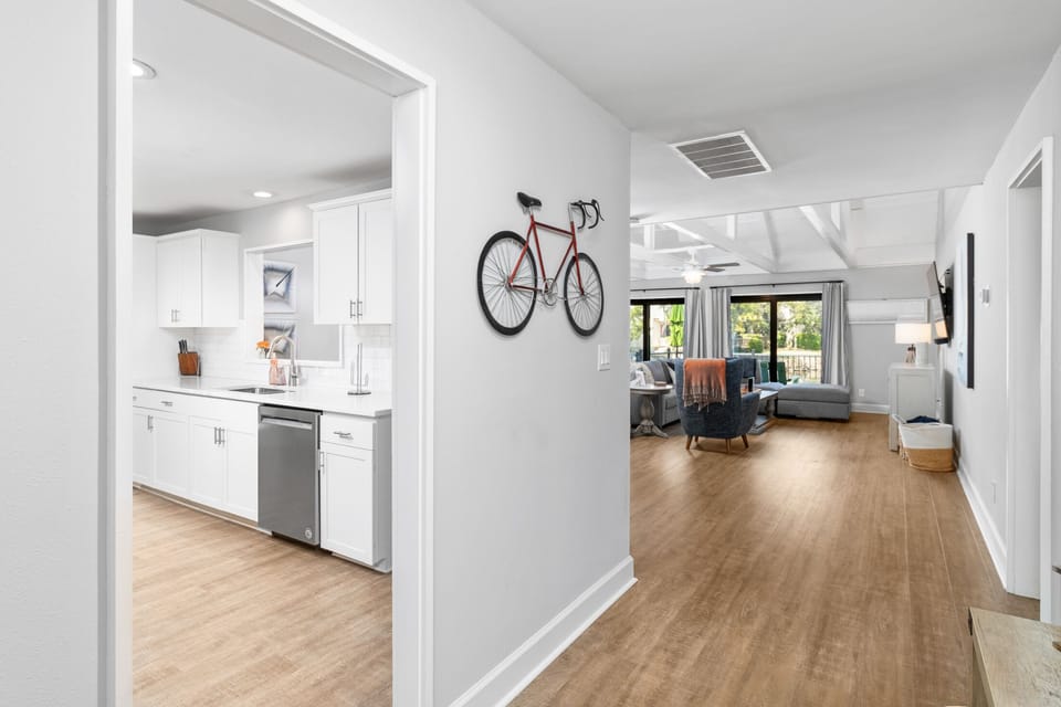 Welcome to 691 Queen's Grant!
