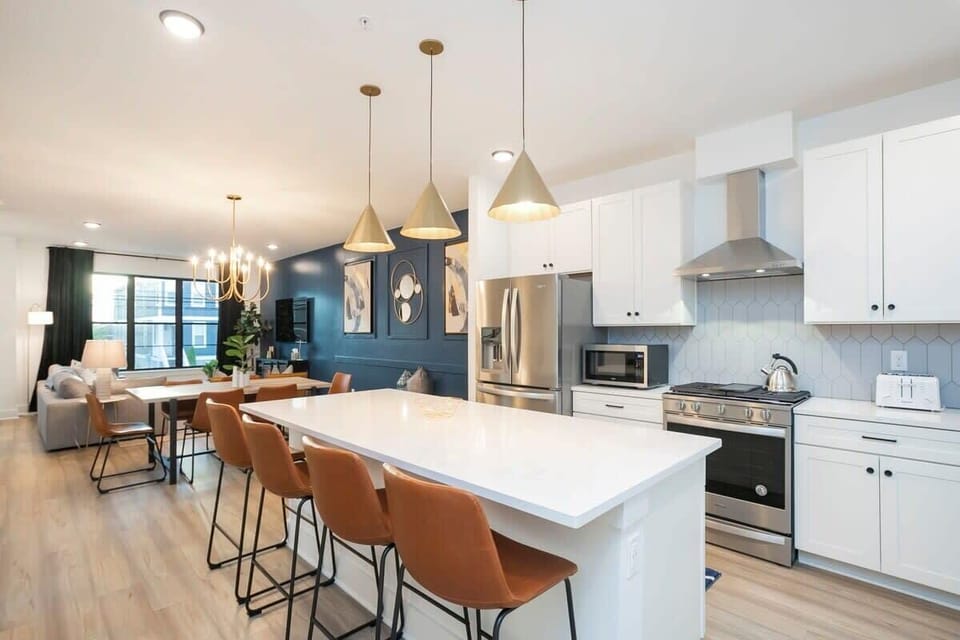 Beautiful Kitchen with Island Seating + Dining Table!