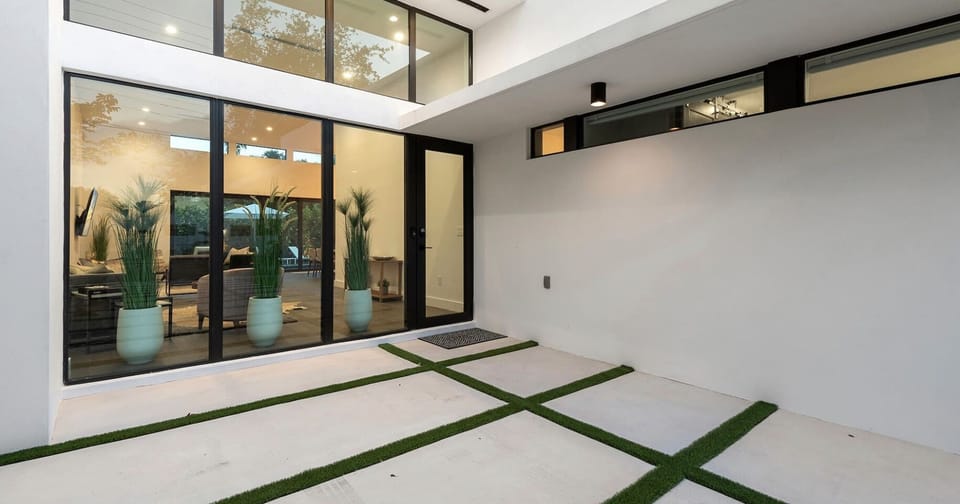 Villa Capri Ultimate Location House in Miami