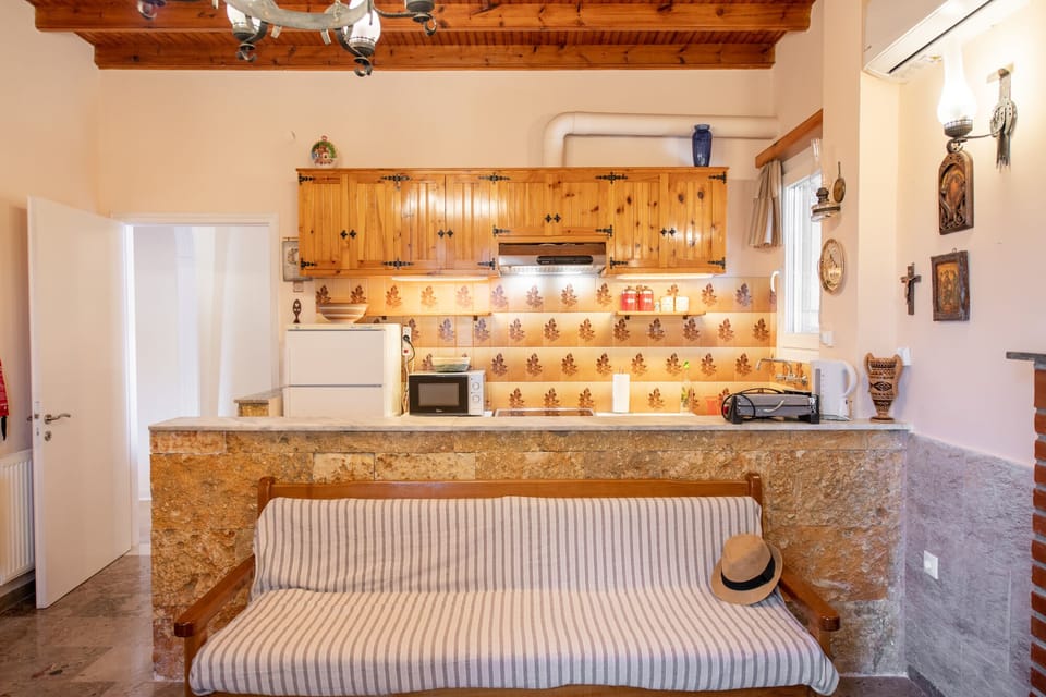 Toaster, microwave oven, electric kitchen/oven, electric grill are for your use.