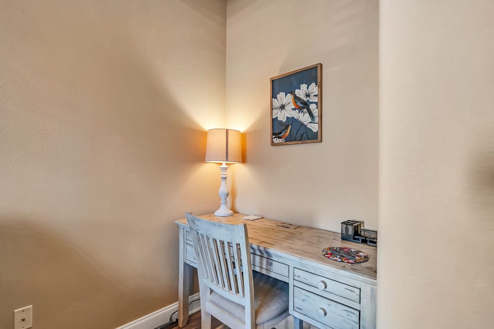 work station with usb ports