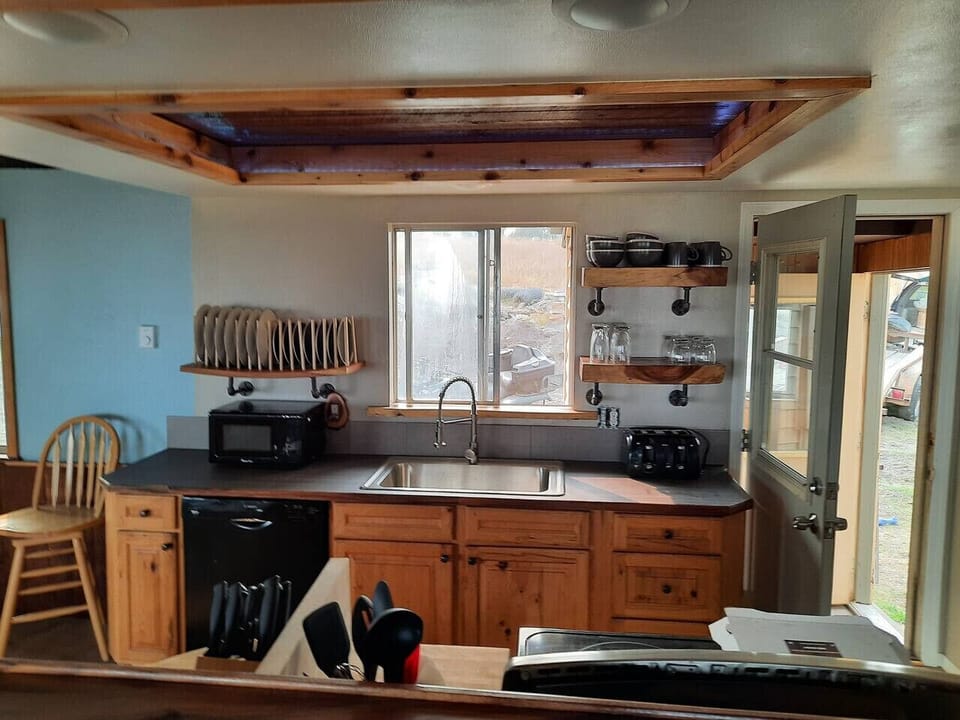 Full kitchen equipped with fresh coffee, tea, and spices