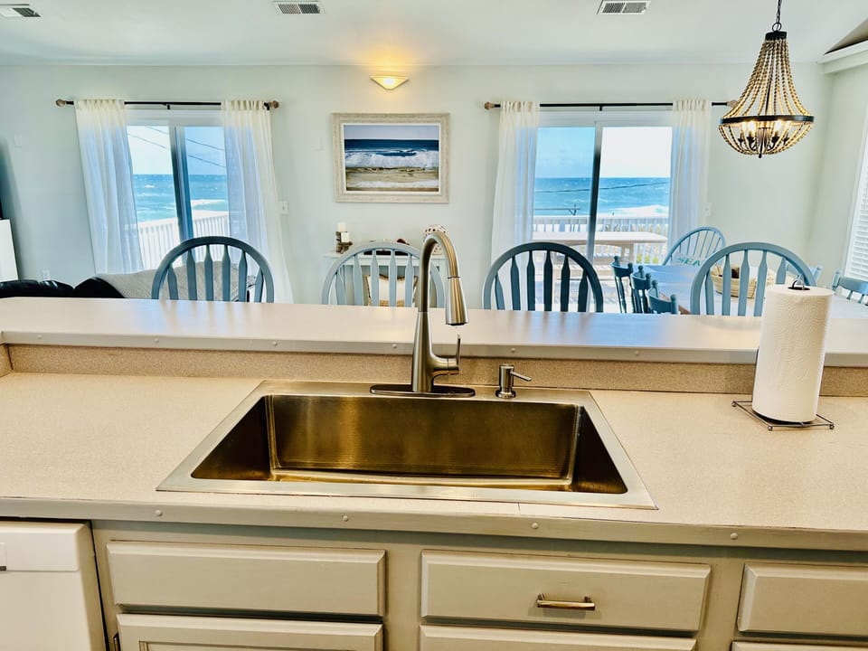 Ocean views while doing the dishes!
