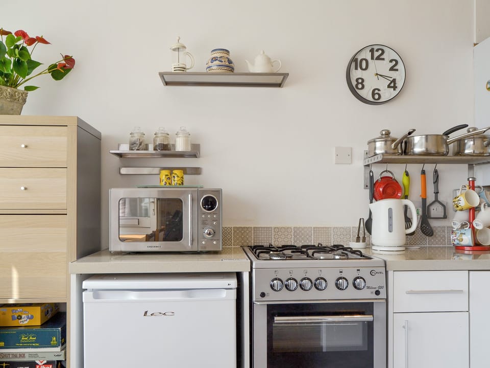 Compact kitchen area | Brambles Kip, Freshwater