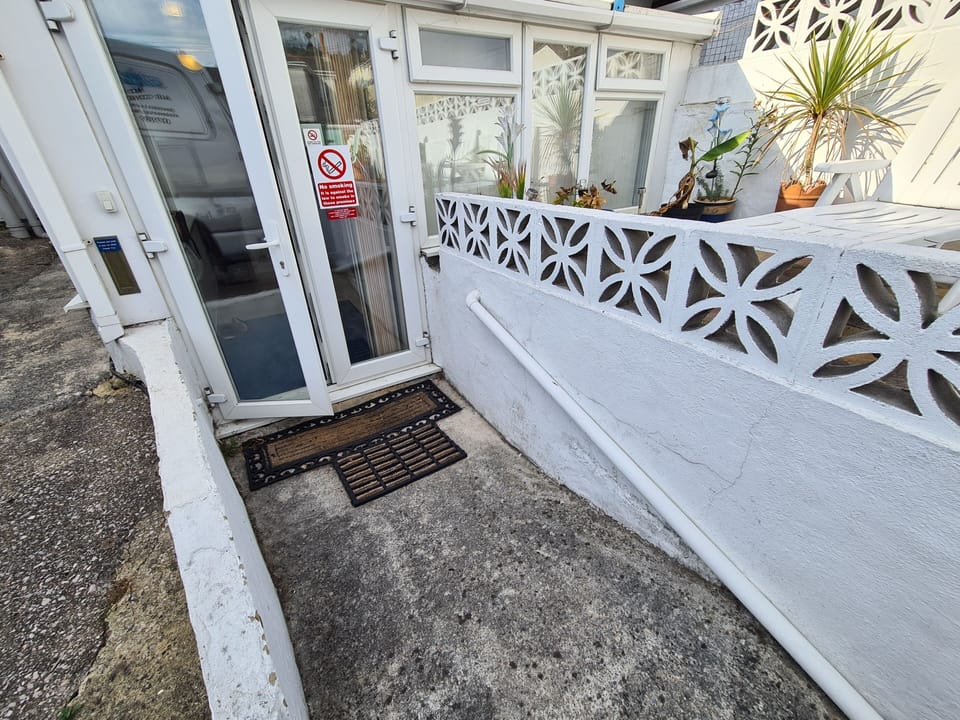 Enter the flat through the conservatory.