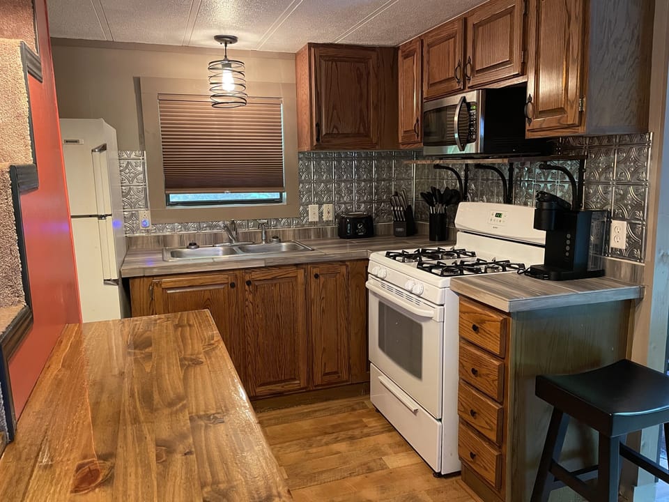 Kitchen/dining 