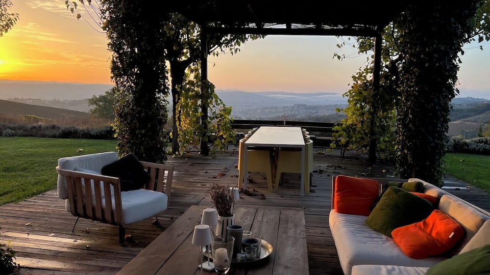 Pergola right before sunset, ready for drinks!