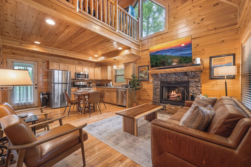 Enjoy your loved ones in the beautiful open floor plan of Rocky Bear Retreat!