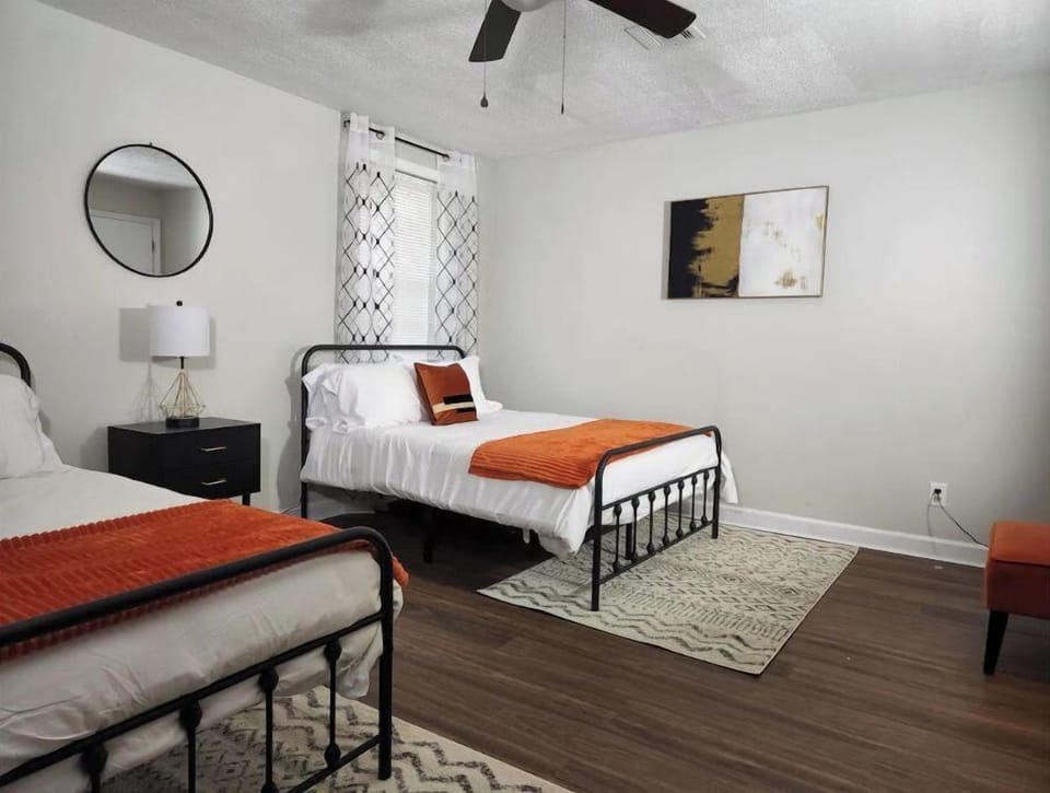 Bedroom 2 with 2 Full beds