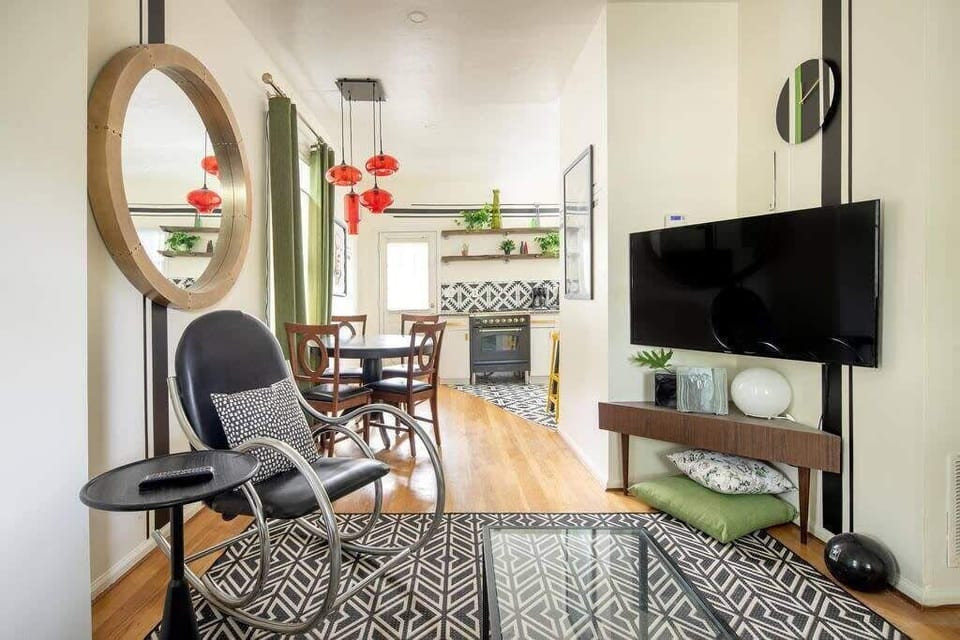 TV LOUNGE