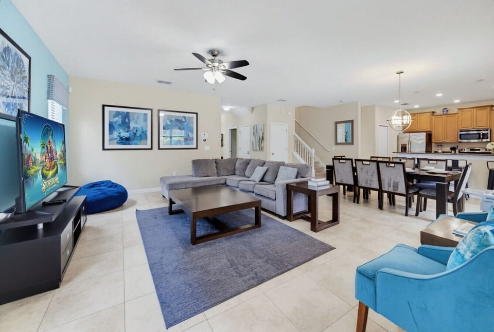 Full open-plan living & dining